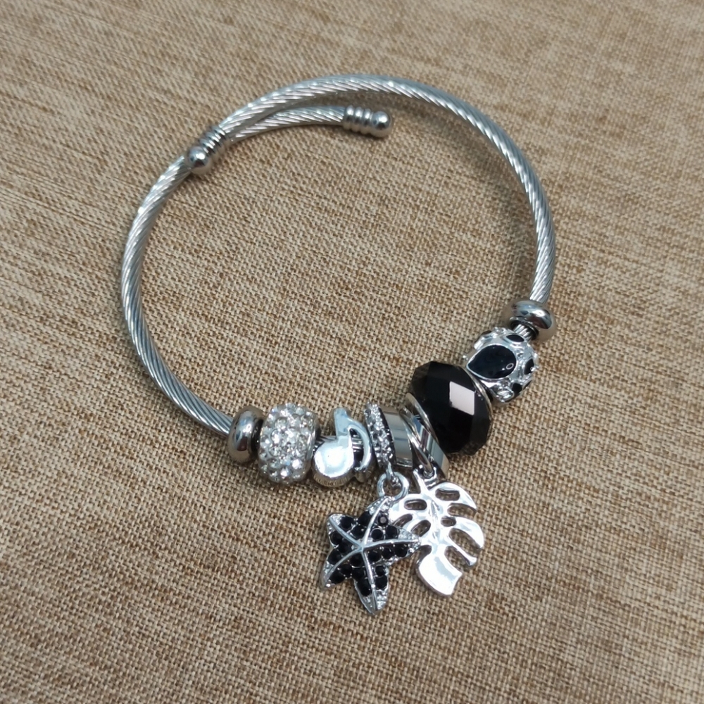 Charm bracelet